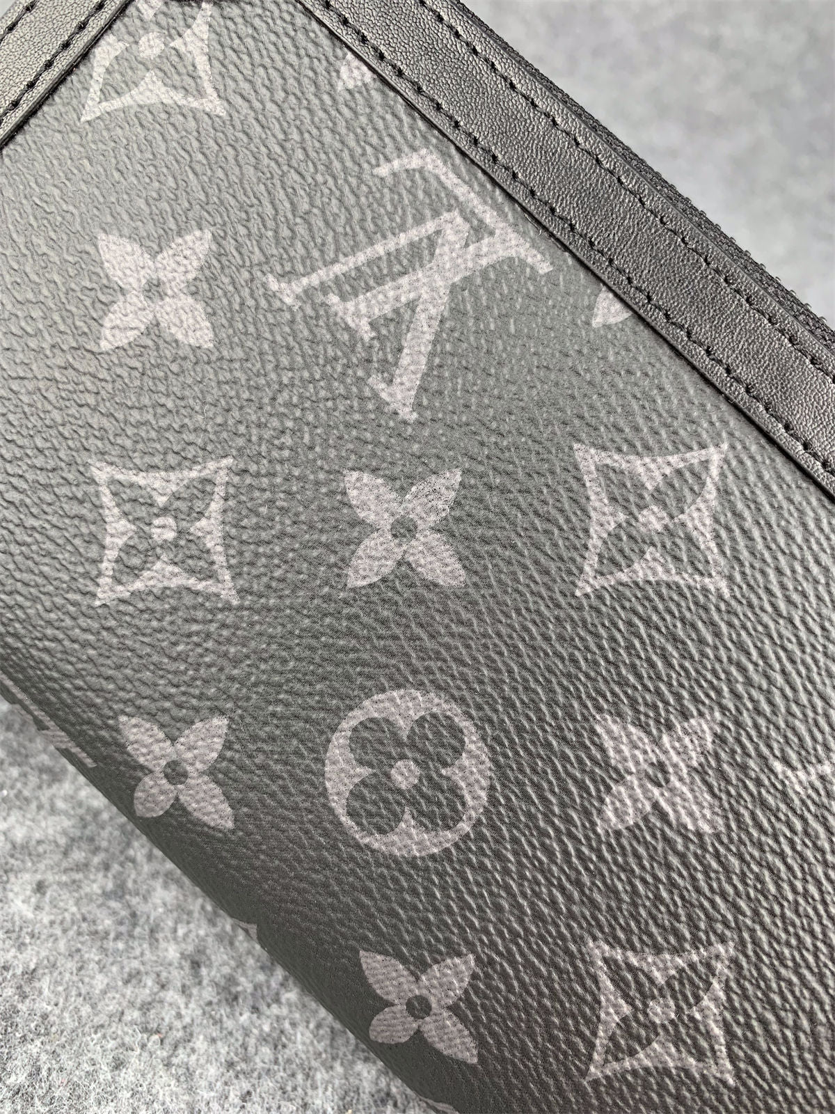 LV Horizontal Zippy Wallet 'Black'