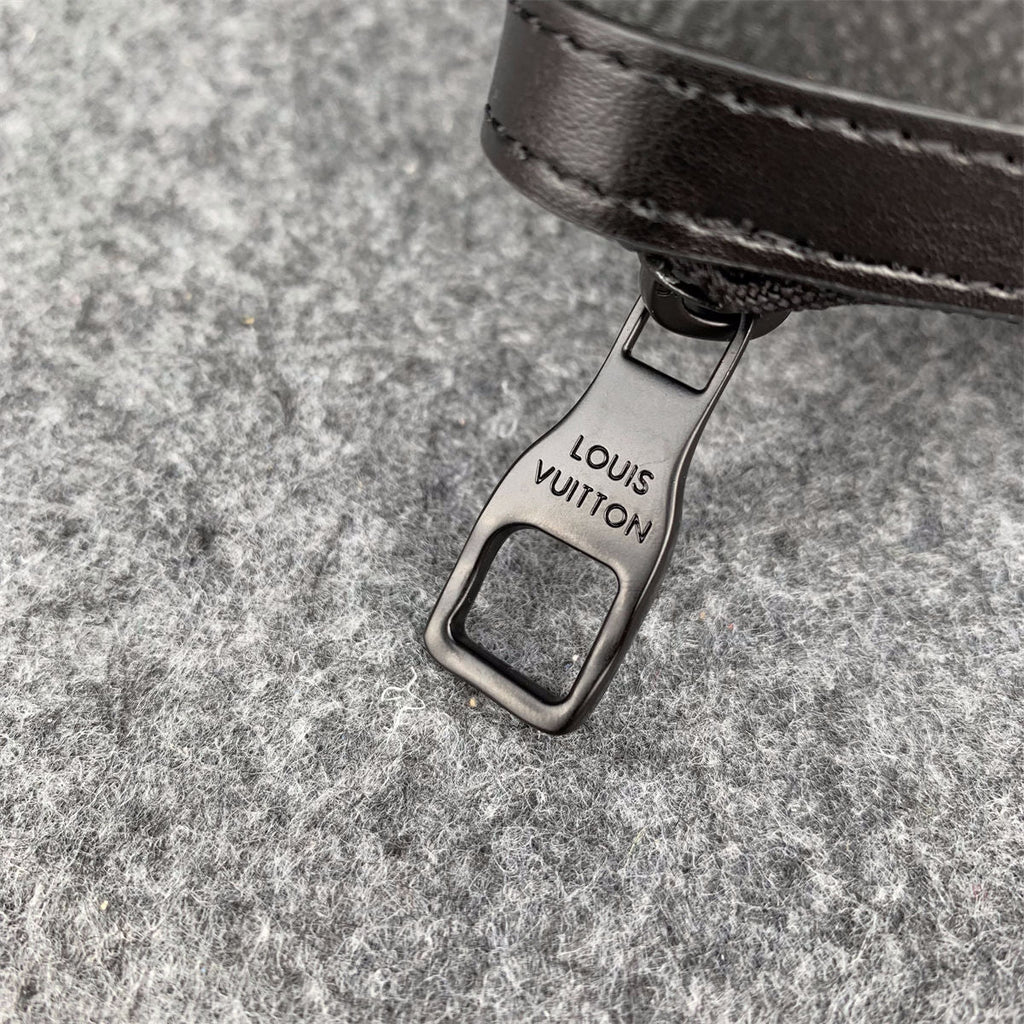 LV Horizontal Zippy Wallet 'Black'