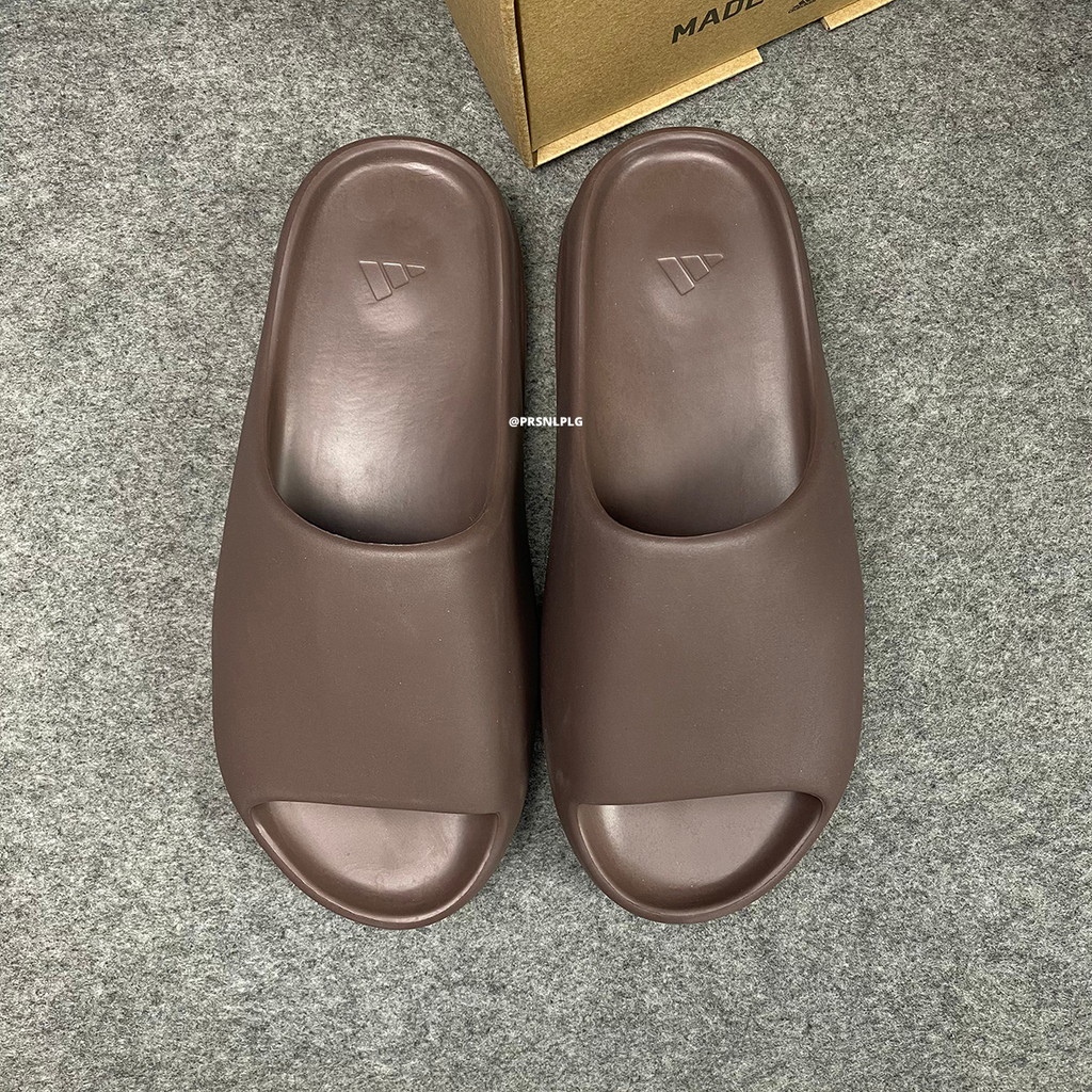 Yeezy Slides 'Soot'