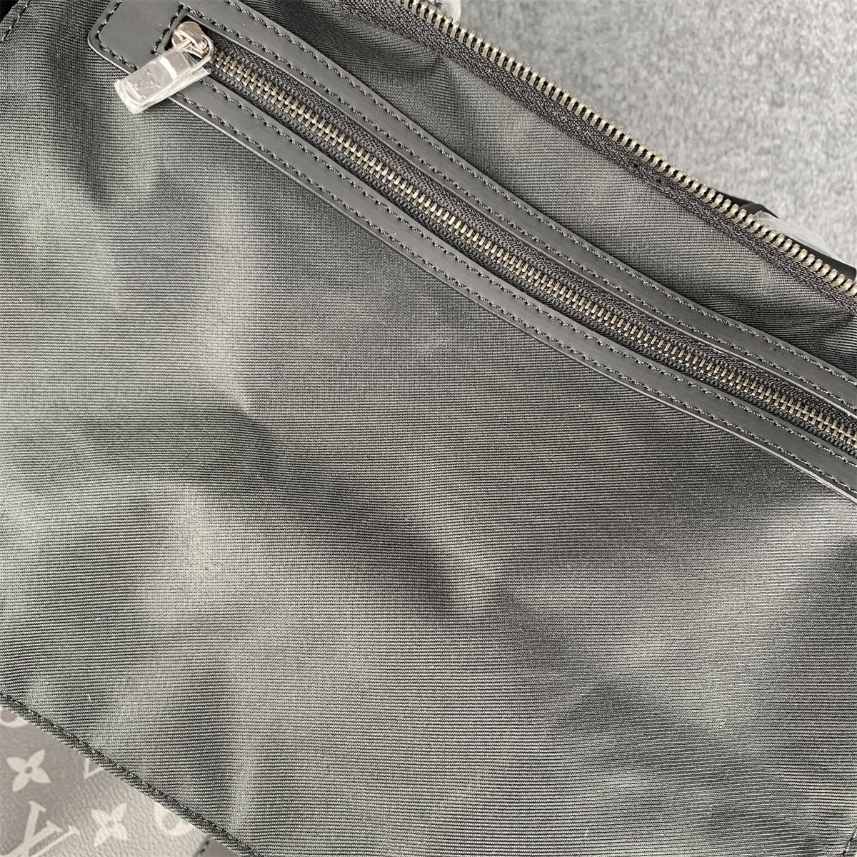 LV KEEPALL BANDOULIERE  ECLIPSE 50