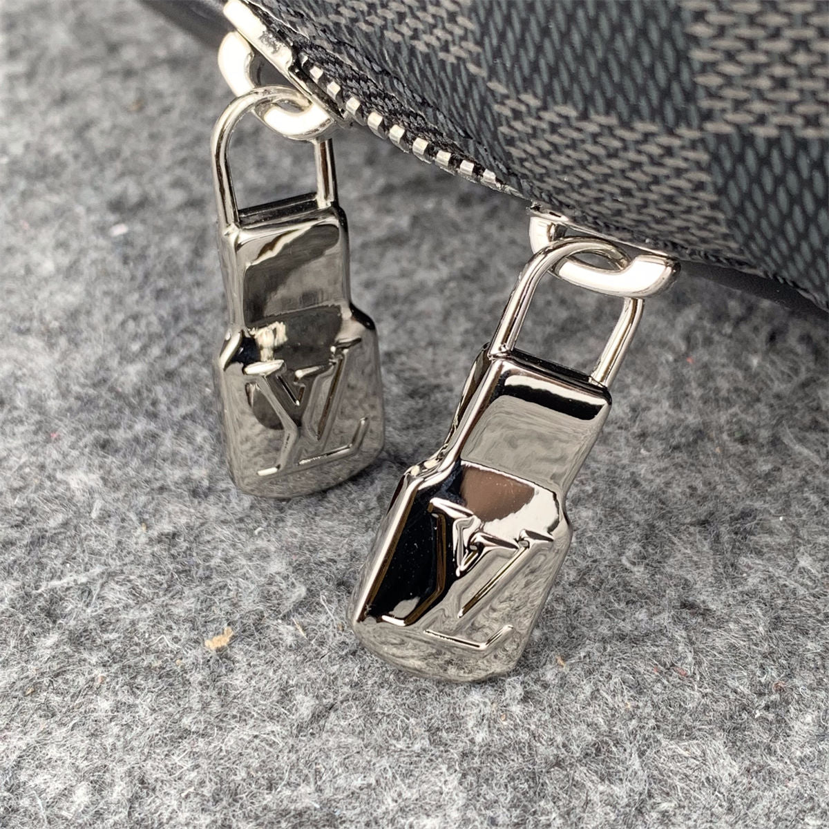 LV JOSH BACKPACK DAMIER GRAPHITE BLACK