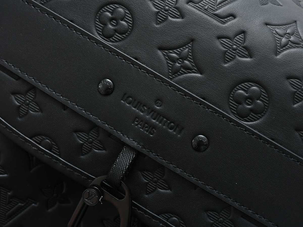 LV DISCOVERY BACKPACK 'SHADOW BLACK'