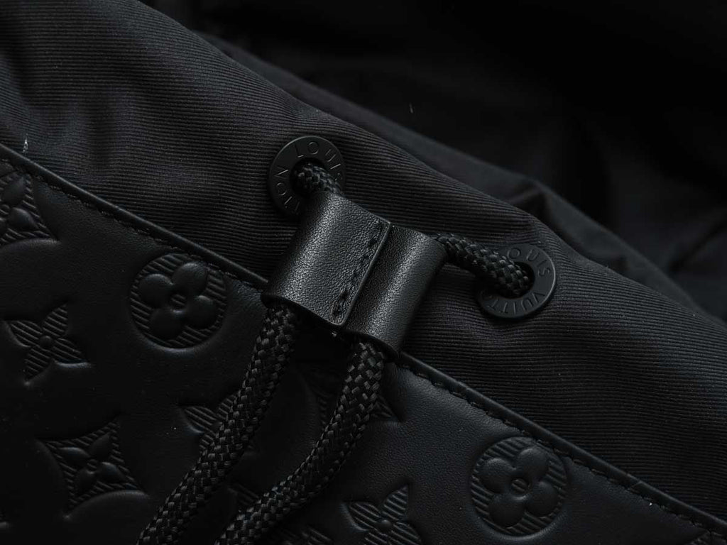 LV DISCOVERY BACKPACK 'SHADOW BLACK'