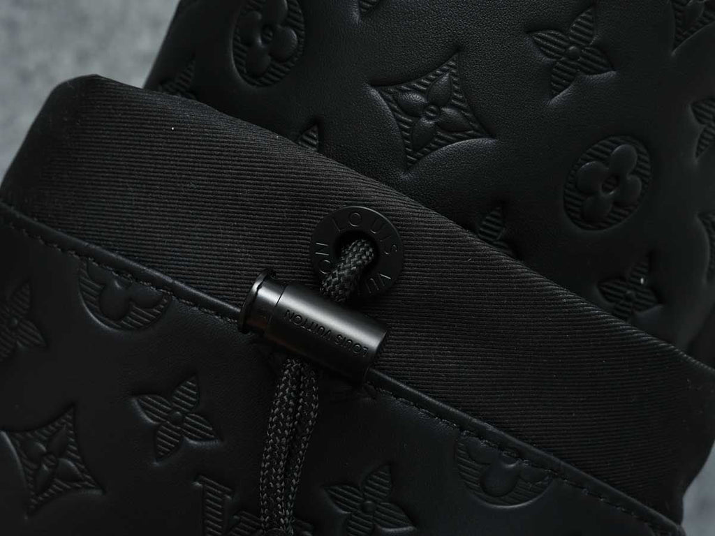 LV DISCOVERY BACKPACK 'SHADOW BLACK'