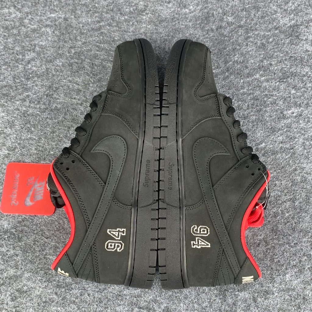 Supreme x Nike Dunk Low SB 'Black'