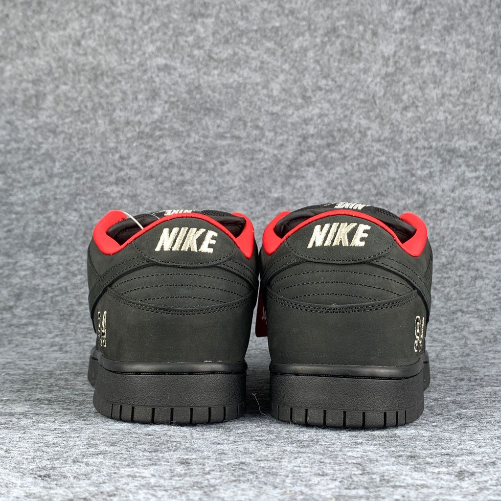 Supreme x Nike Dunk Low SB 'Black'