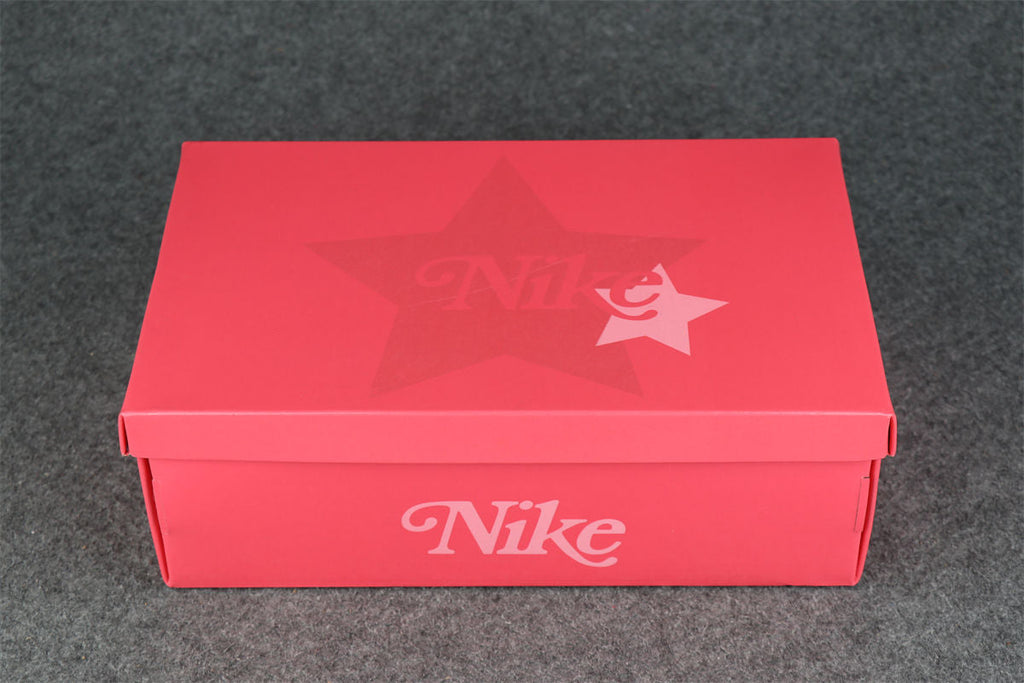 Wmns Dunk Low LX 'Barbie'