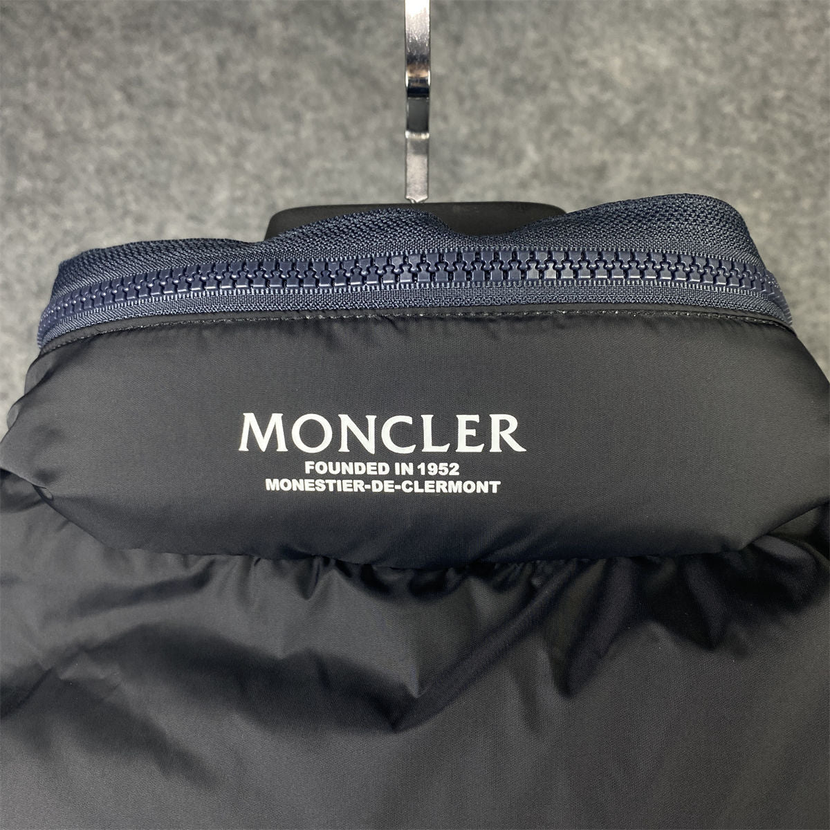 Moncler Peuplier Short Down Jacket 'Navy'